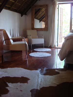 Standard 2 room double or twin with garden view, king bed, private facilities (bath and shower), and breakfast